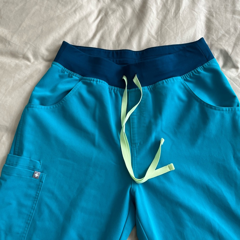 Figs High Waisted Teal Kade Cargo Scrub pants-Medium Tall